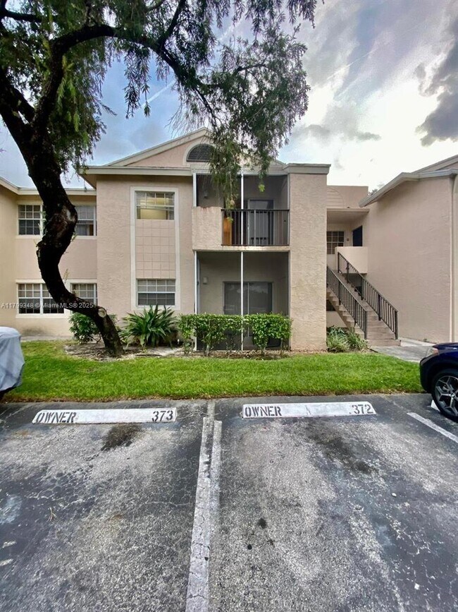 Building Photo - 640 Cypress Club Way
