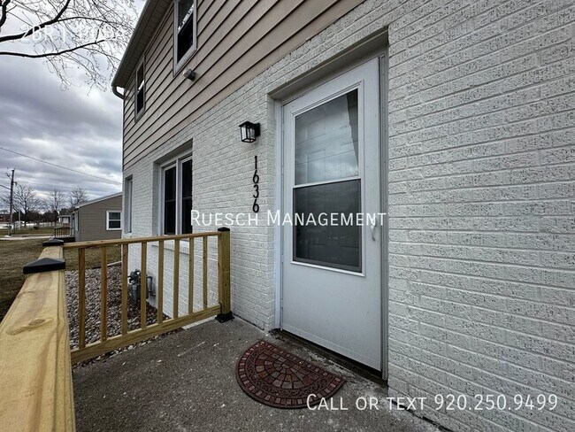 Building Photo - Beautiful 2 Bedroom 1 Bath Spacious Lower ...