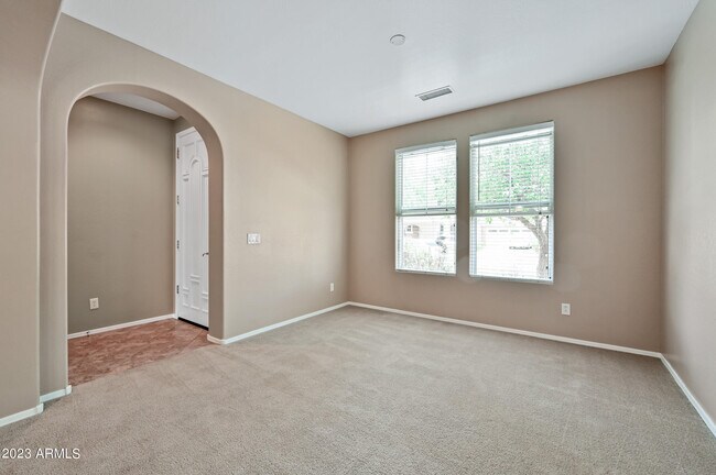 Foto del edificio - 1165 E Gail Dr