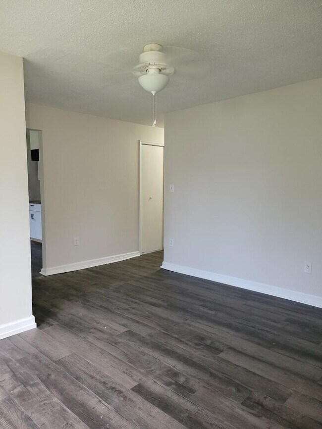 Foto del edificio - 3 Bedroom Home in South Linden! Section 8 ...