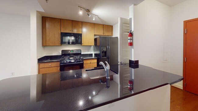 Building Photo - Thomas Circle/Mount Vernon One Bedroom W/P...