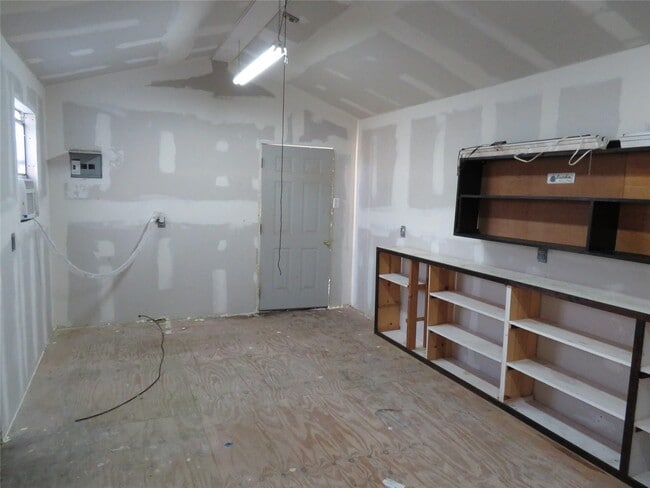 Foto del edificio - 16310 Meadowbrook Farm Rd