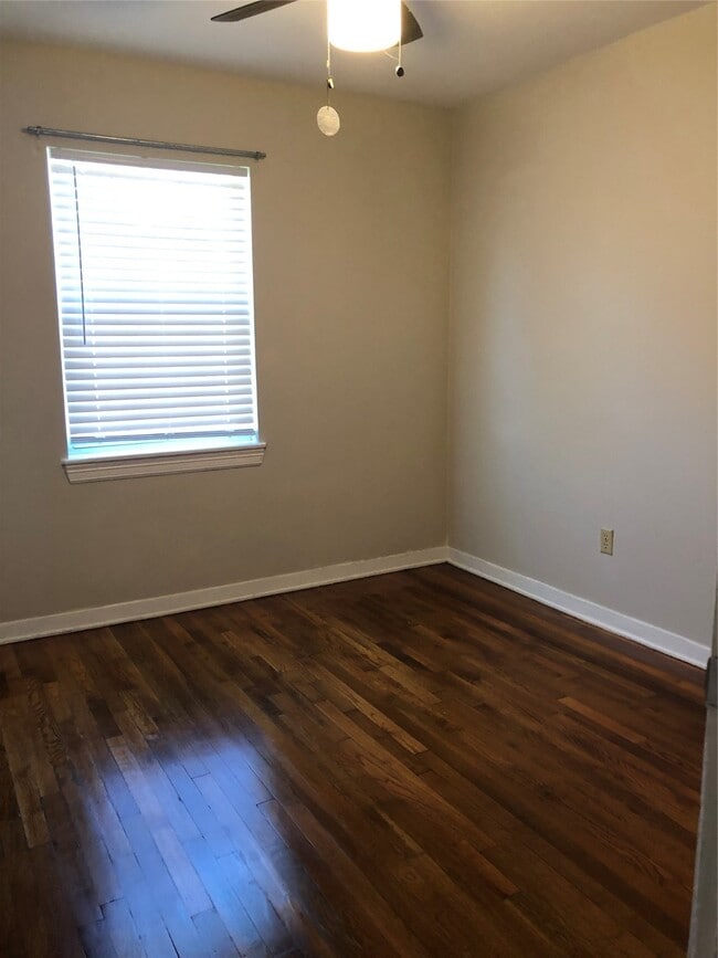 Building Photo - 5716 Robertson St