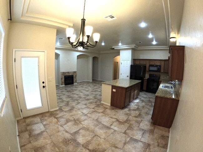 Building Photo - 4071 N Sommerset Ave