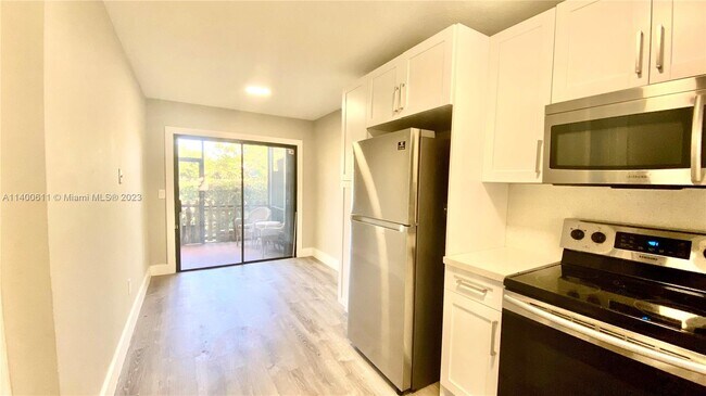 Building Photo - 4256 S Pine Island Rd