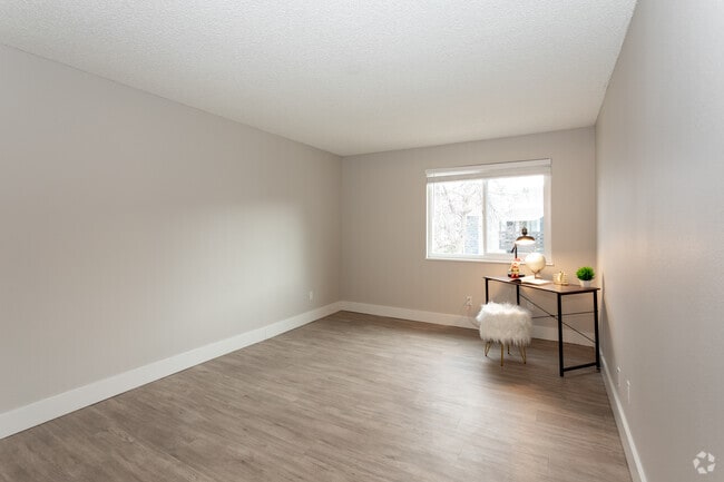 2BR , 1,5BA - 923SF - 39 North