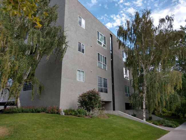 Building Photo - 207 S 600 E