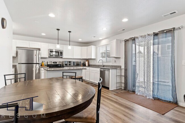 Foto del edificio - West Haven Utah 3 Bedroom 2.5 Bathroom Home!