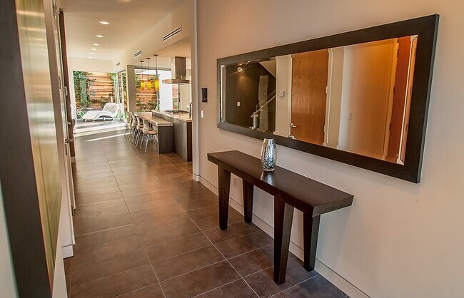 Foto del edificio - 16500 Moorpark St