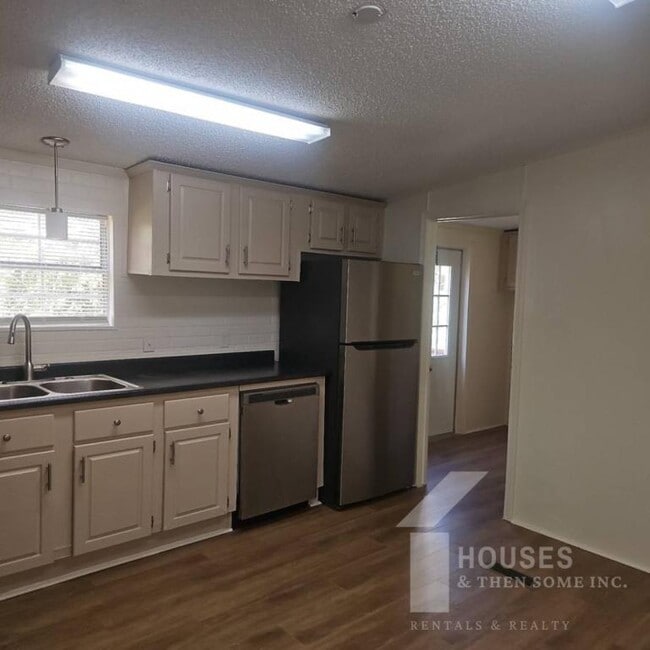 Building Photo - 309 Ashwood Ln