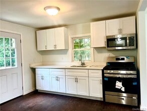 Building Photo - 3036 US-6