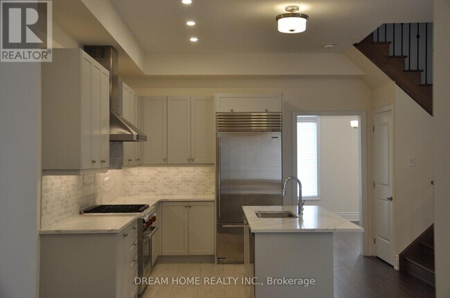 Photo du bâtiment - 9382 Bayview Ave