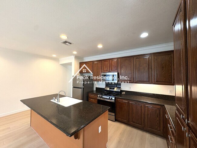 Building Photo - Very Nice Elk Grove 3bd/2ba Home!