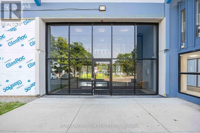 Photo du bâtiment - 4645-4645 Jane St