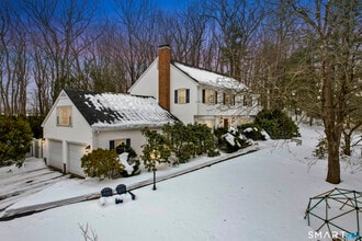 Building Photo - 10 Candlewood Ln