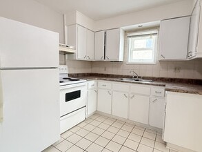 Building Photo - 2403 Pillette Rd