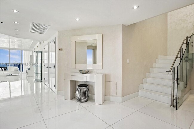 Building Photo - 1830 S Ocean Dr