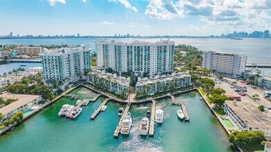 Building Photo - 7910 Harbor Island Dr