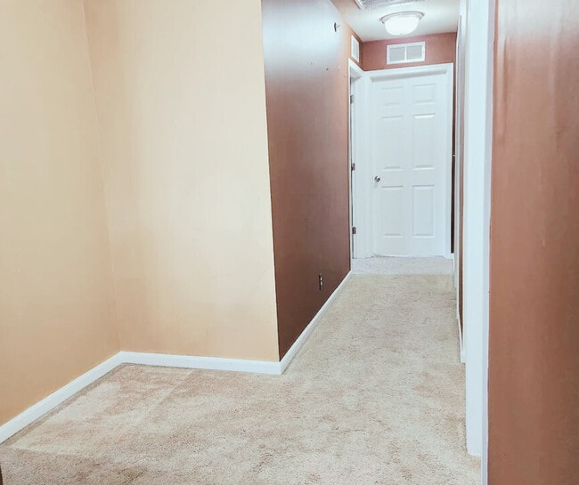 Building Photo - 1157 Goldfinch Ave