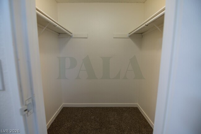 Foto del edificio - 5196 Gray Ln
