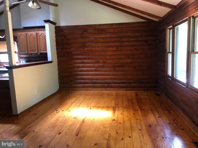 Foto del edificio - 16495 Pine Springs Ln
