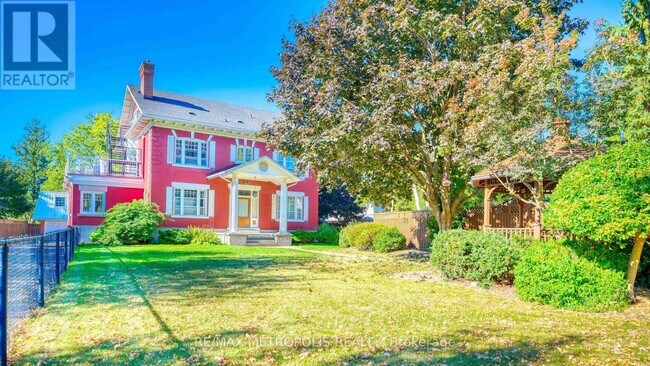 Photo du bâtiment - 1110 Simcoe St S