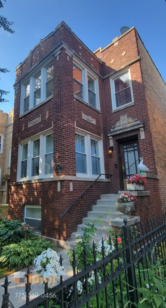 Building Photo - 4924 N Talman Ave