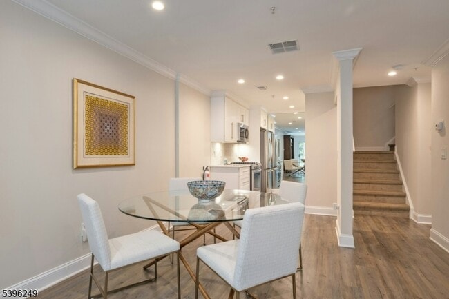 Foto del edificio - 141 Riveredge Dr