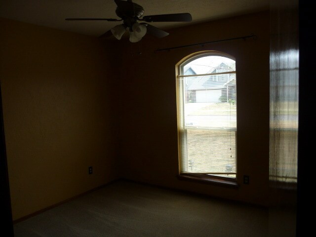 Building Photo - 3923 SW Wolf St