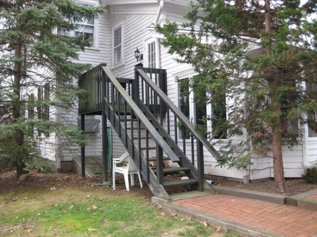 Building Photo - 57 Linden St