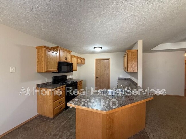 Building Photo - 1044 N Oxford Dr