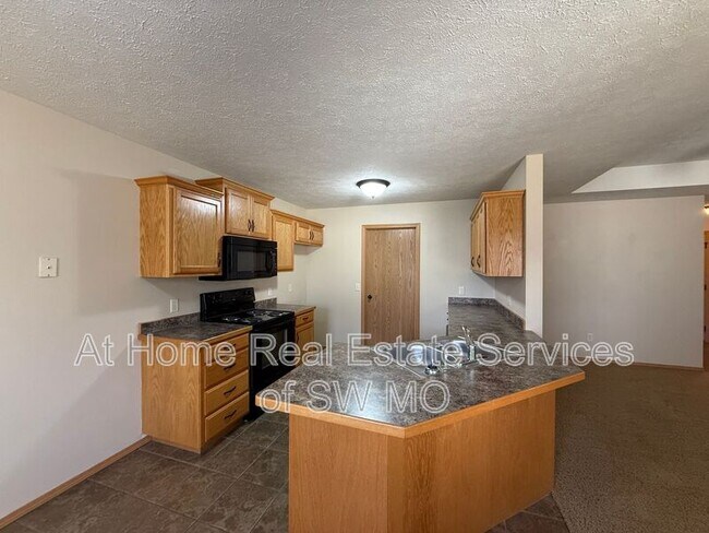 Foto del edificio - 1044 N Oxford Dr
