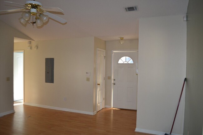 Foto del edificio - Home For Rent