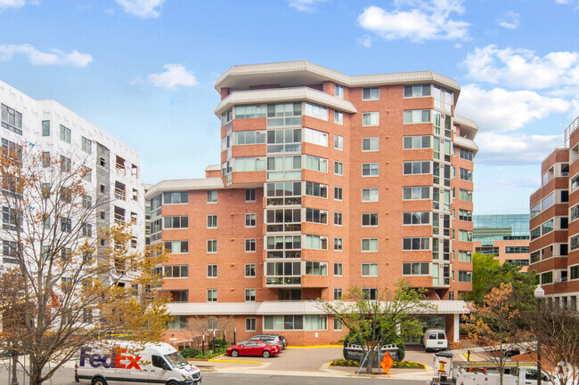 1001 N Vermont St - West View at Ballston Metro