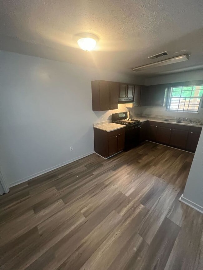 Building Photo - 2107 Thousand Oaks Dr