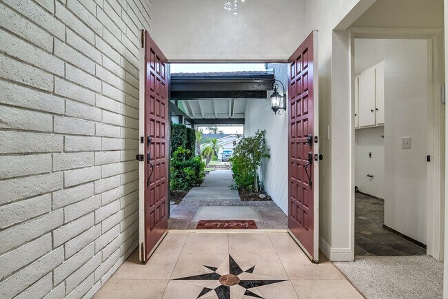 Foto del edificio - 929 Darlene Ct