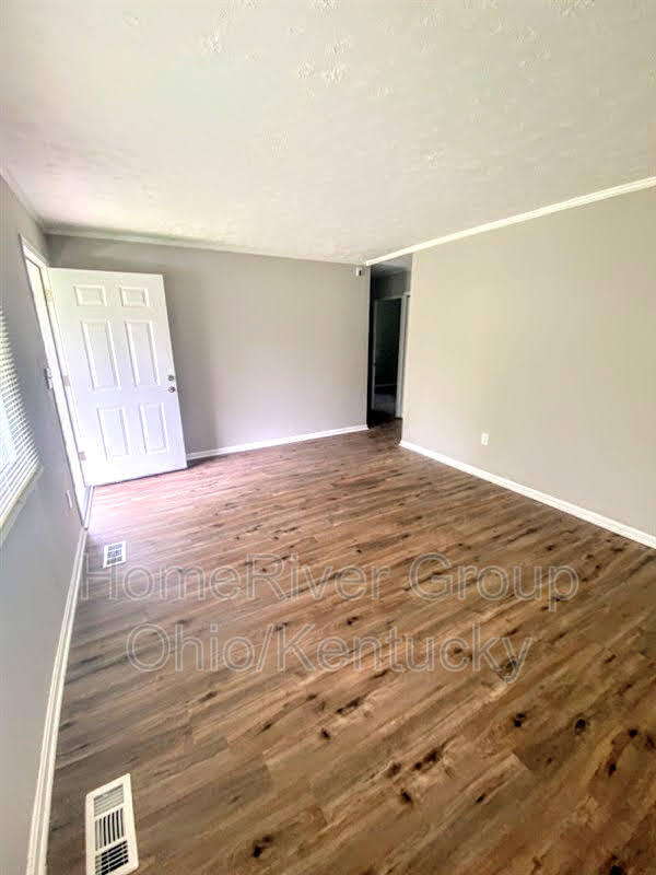 Building Photo - 2511 Mariposa Dr