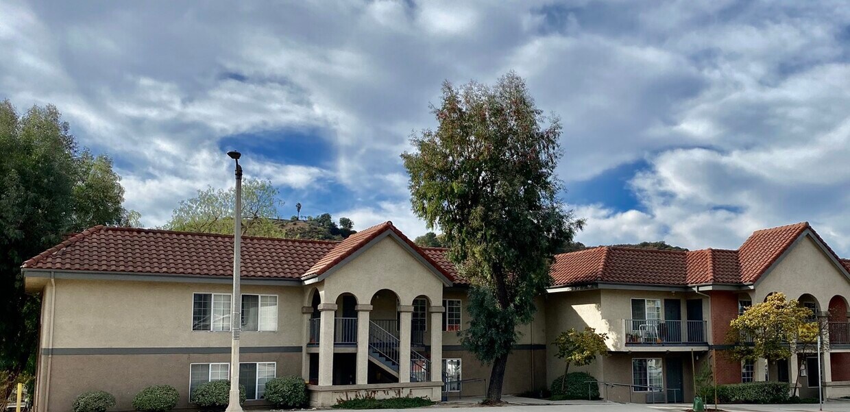 6810 Foothill Blvd, Unit 205 CommunityApartment in Tujunga, CA