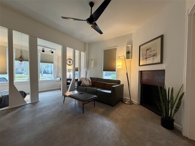 Foto del edificio - 318 Hyde Park Blvd