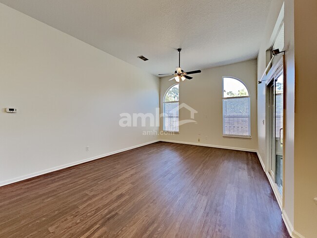Foto del edificio - 597 Sparrow Branch Circle