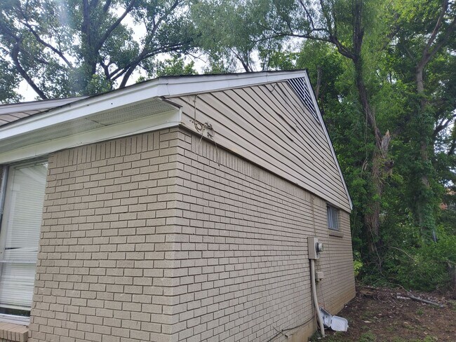 Building Photo - 2771 Northmeade Ave