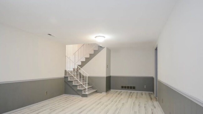 Building Photo - 801 Boleyn Pl