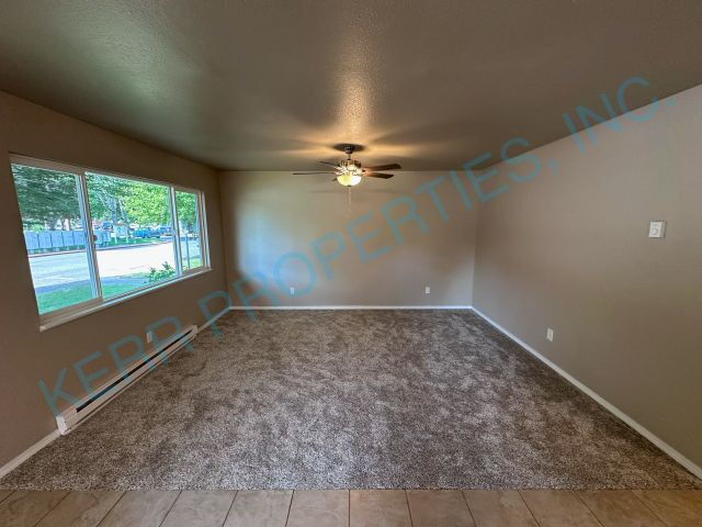 Foto del edificio - Charming 2-Bedroom Condo Oasis in Gresham ...