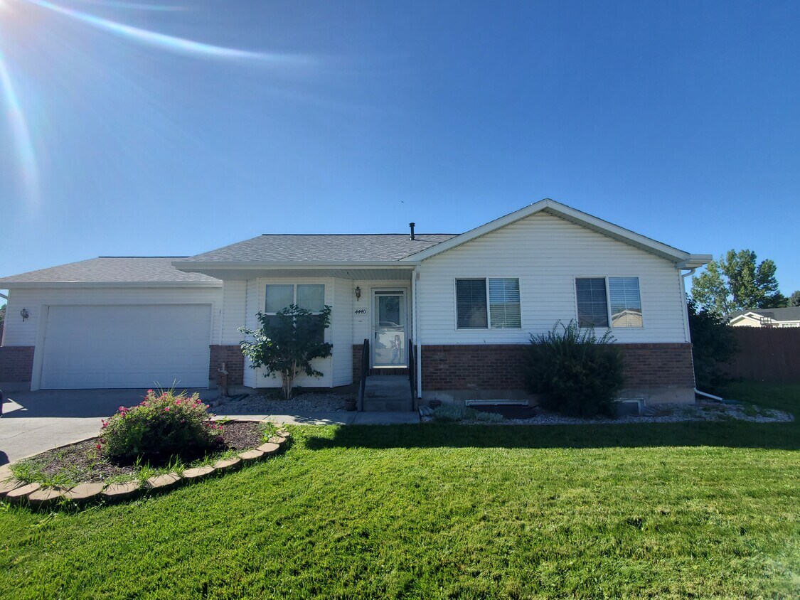 Primary Photo - 4440 E Ladino Dr