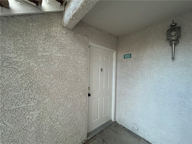 Foto del edificio - 6800 E Lake Mead Blvd