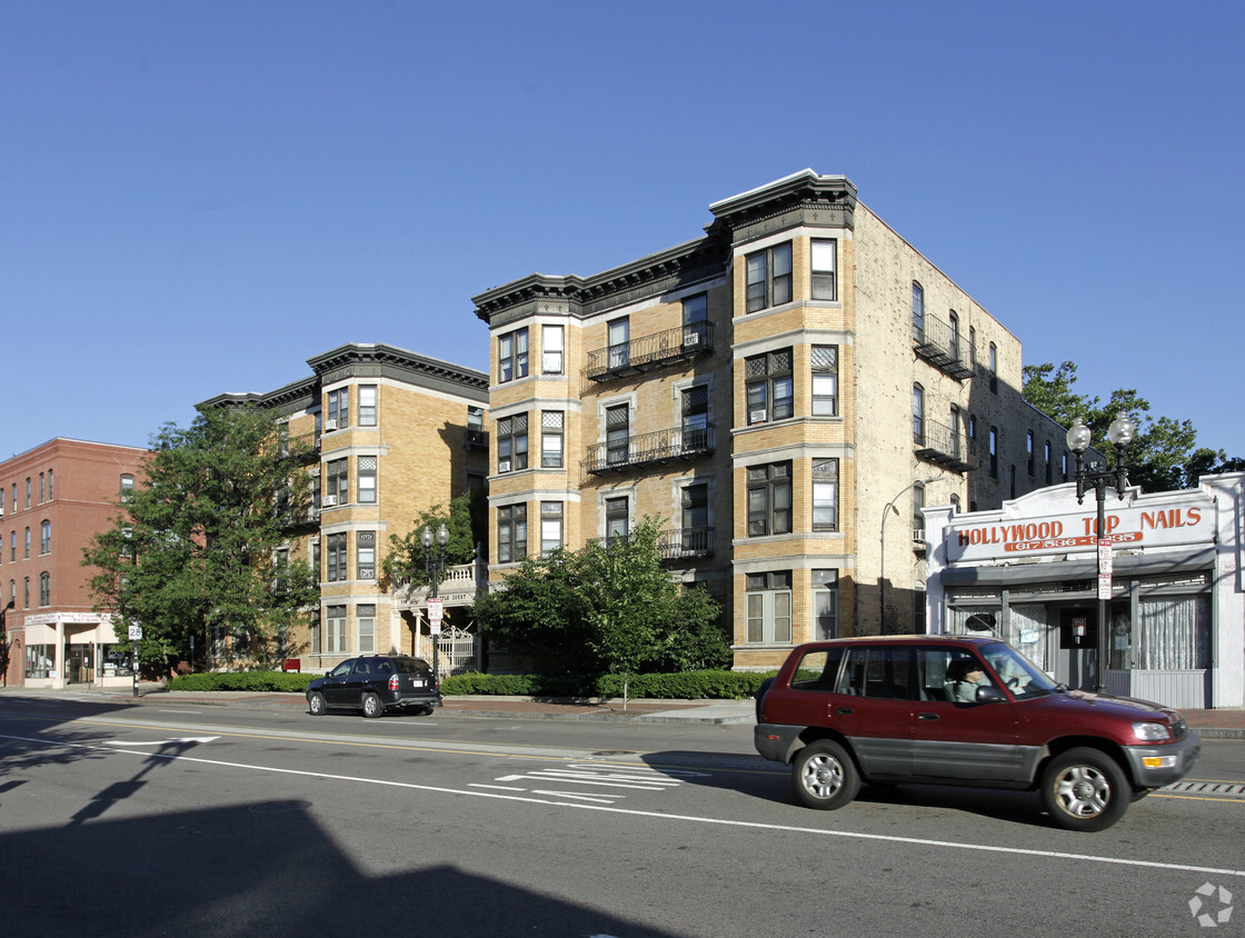 Primary Photo - New Castle Court