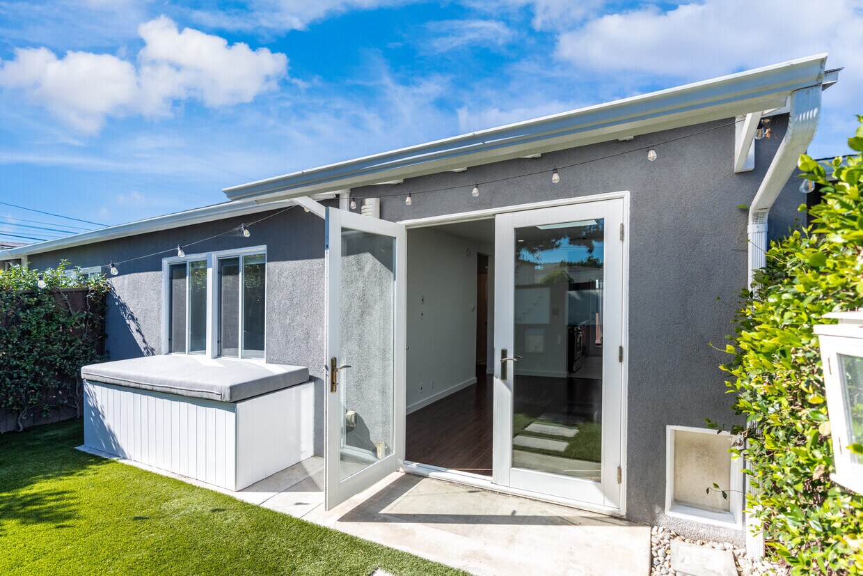 2620 21st St, Santa Monica, CA 90405 2620 21st St Santa Monica, CA