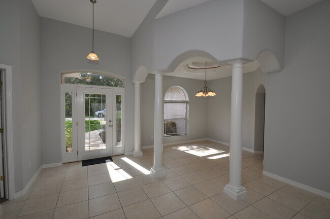 Building Photo - "Spacious 2086 Sq Ft Oasis 4 bedrooms , 2 ...