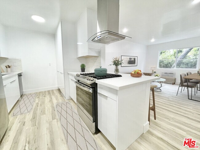 Building Photo - 634 Flower Ave