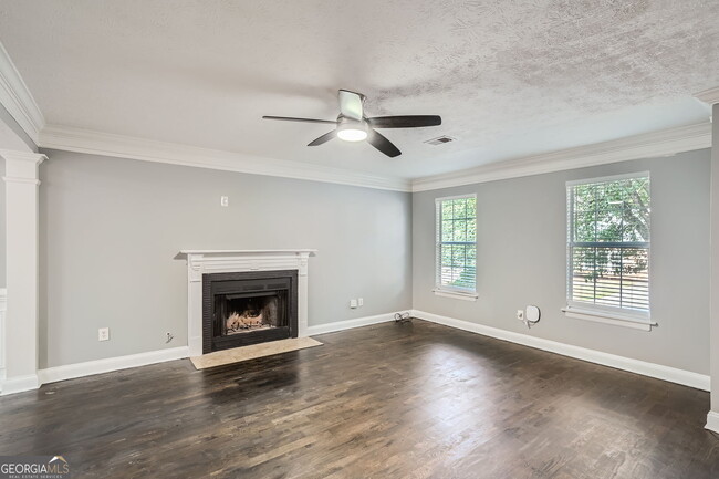 Foto del edificio - 1310 Cornerstone Pl NW